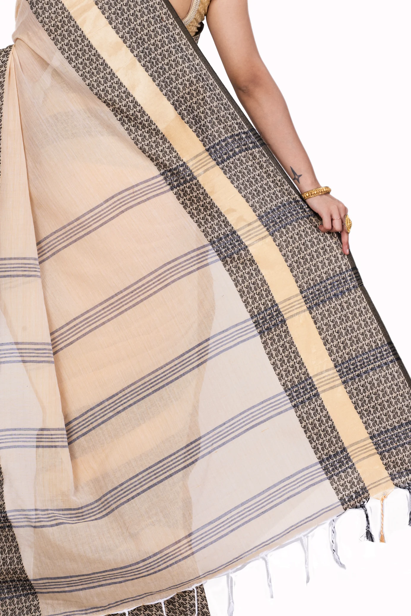 Off-White Pure Cotton Souraovi_Hand Hand Loom Saree (676)