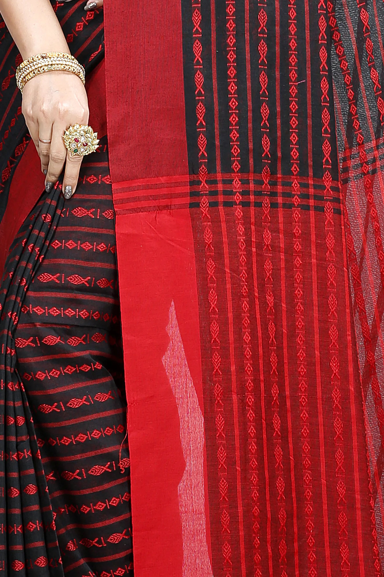 Black Maroon Pure Cotton Rohal Hand Loom Saree (8016)