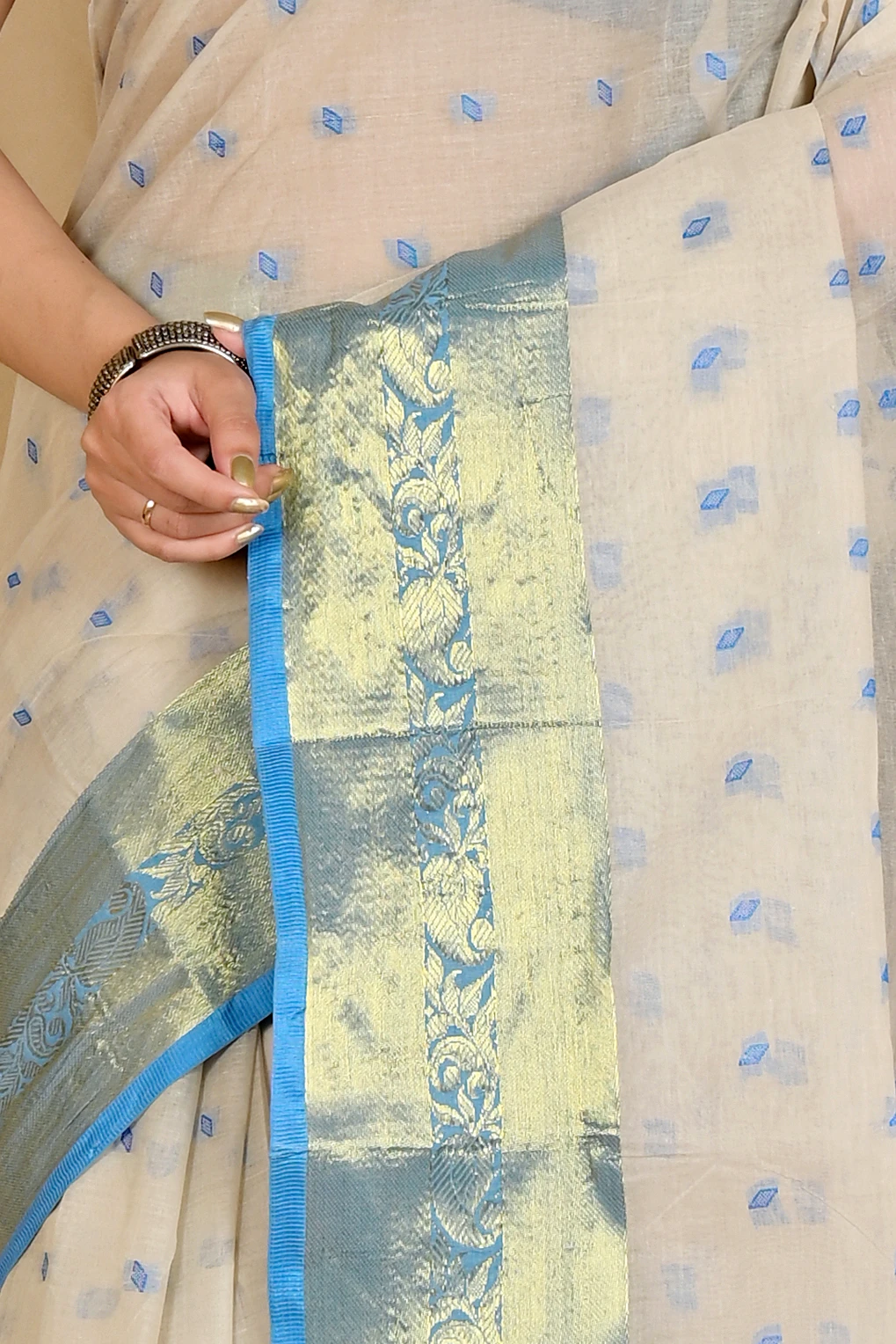 Off-White Pure Cotton Churi_Par Tant Saree (863)
