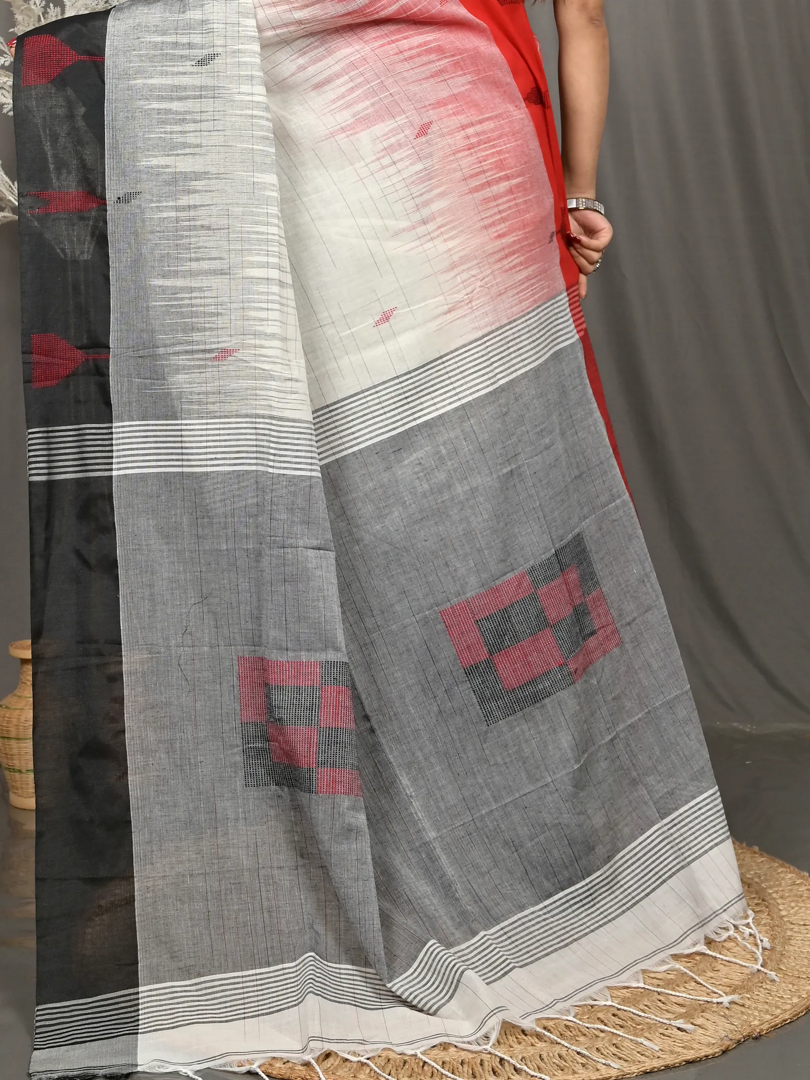 Black Red Cotton Soumon Kotki Saree  (87)
