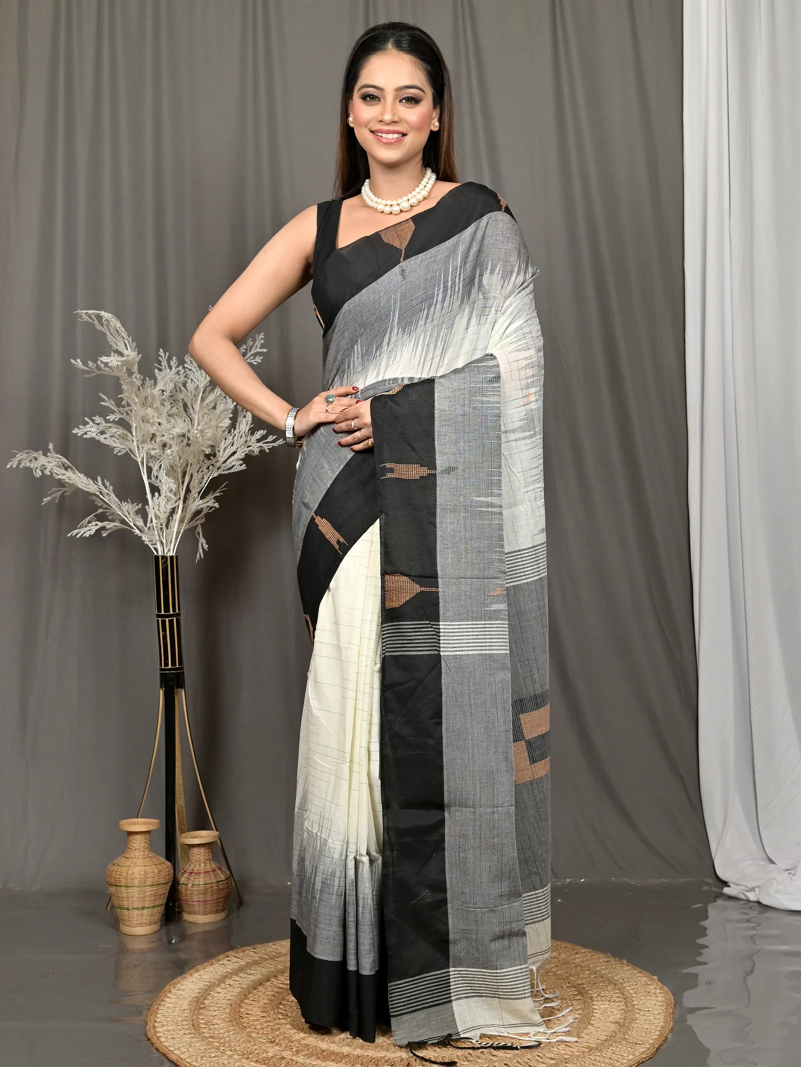 Black White Cotton Soumon Kotki Saree  (88)