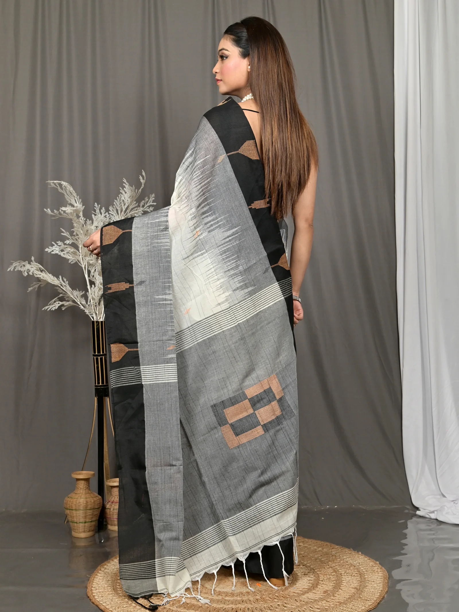 Black White Cotton Soumon Kotki Saree  (88)