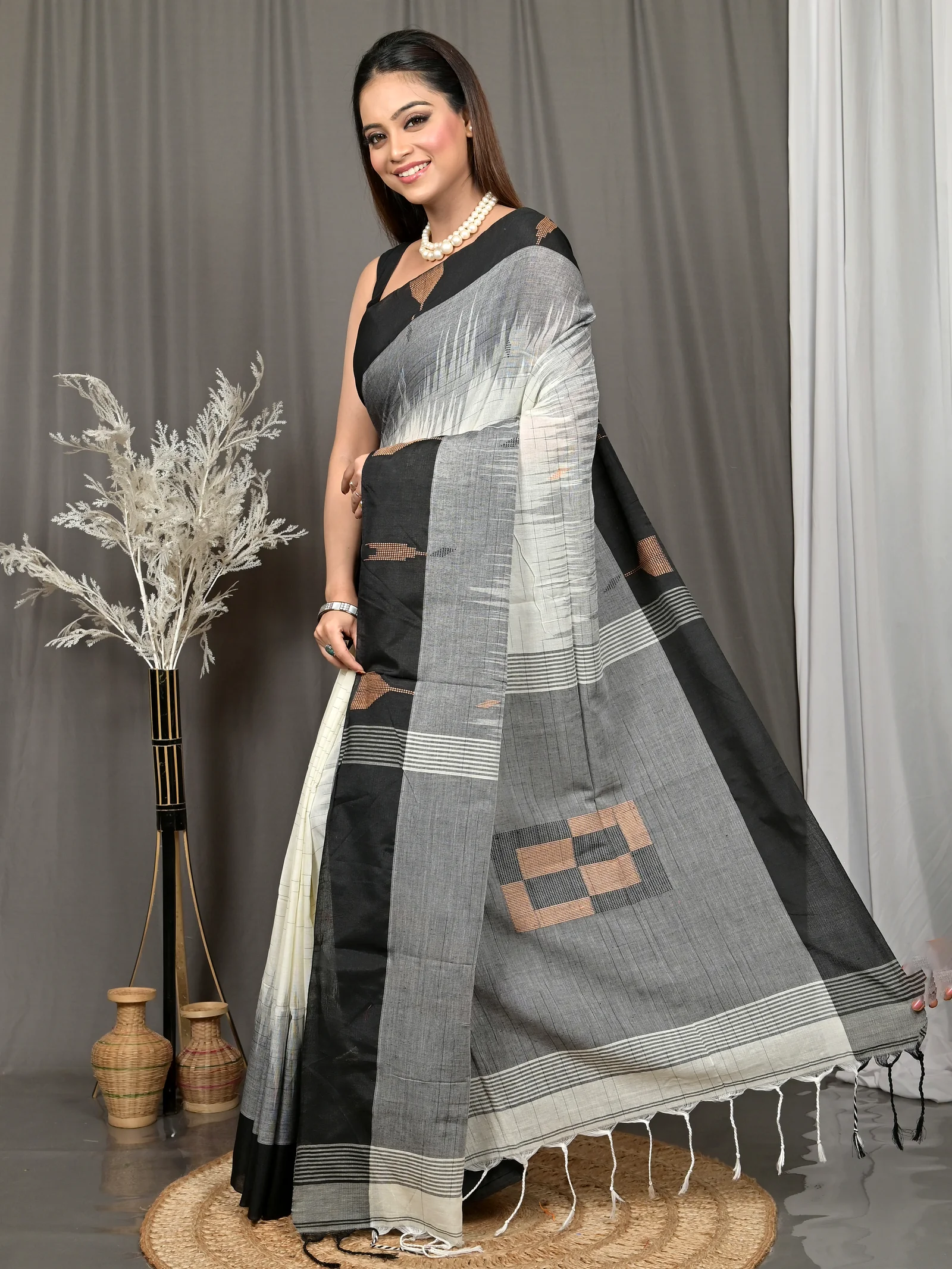 Black White Cotton Soumon Kotki Saree  (88)