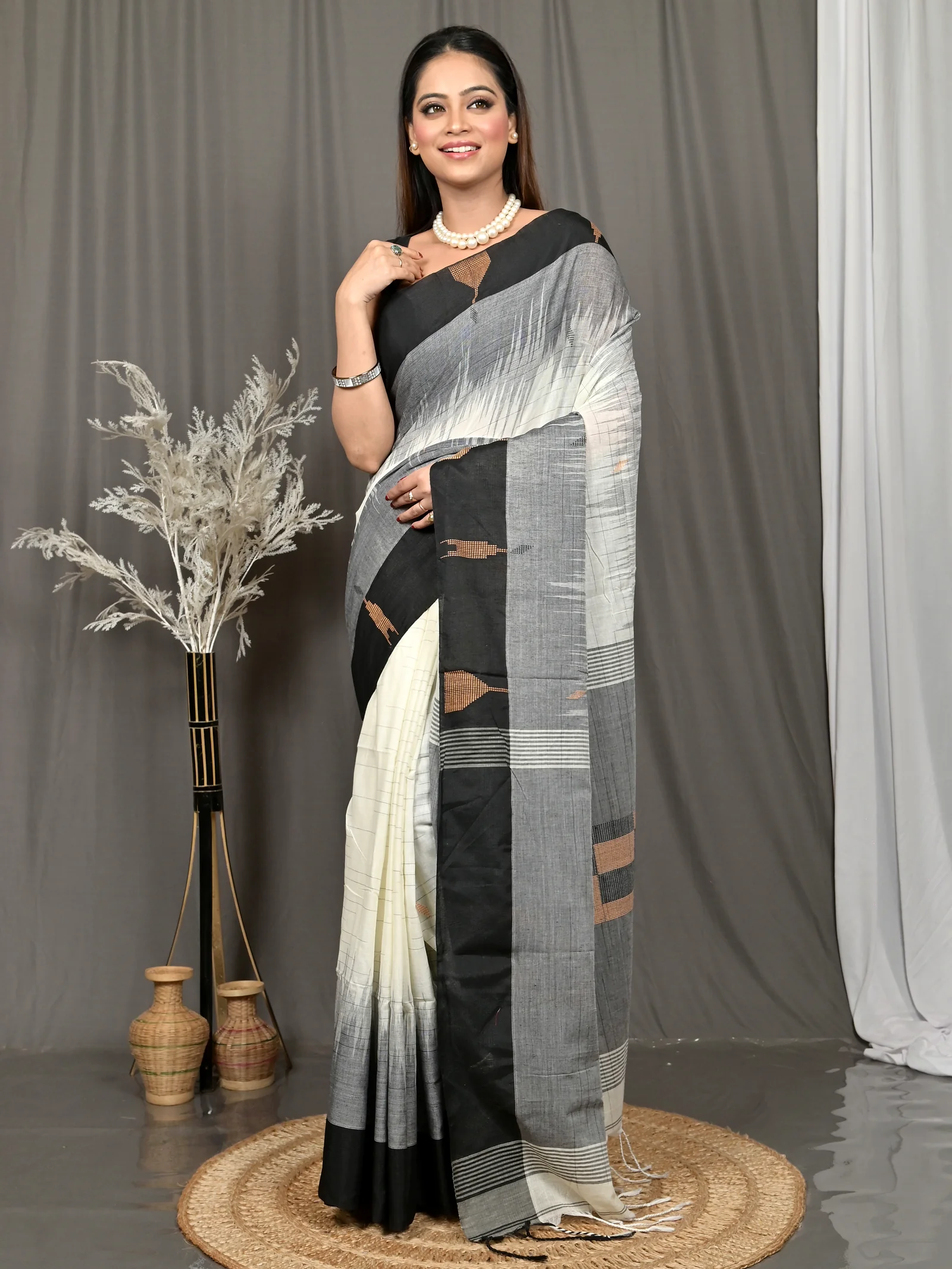 Black White Cotton Soumon Kotki Saree  (88)