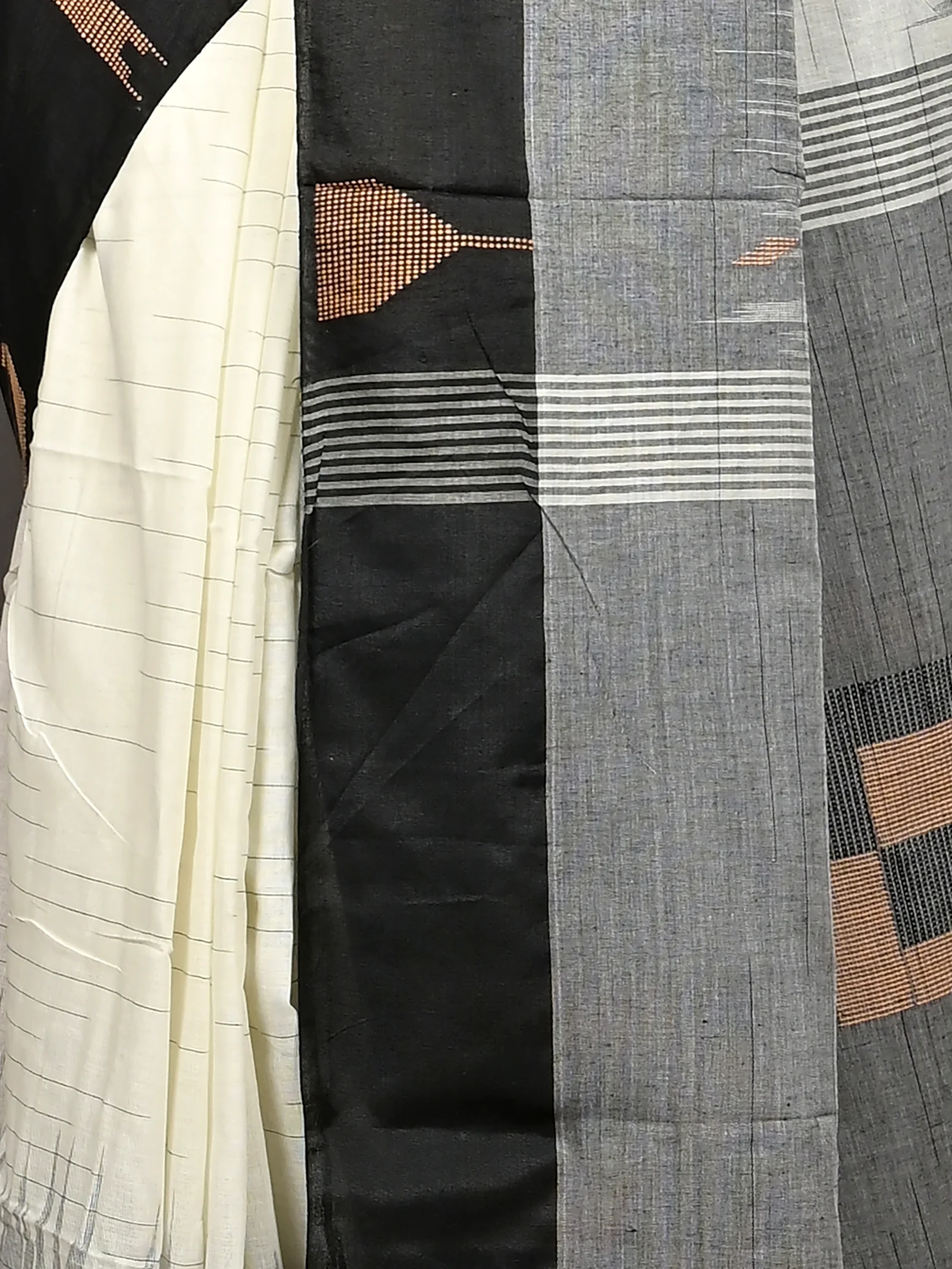 Black White Cotton Soumon Kotki Saree  (88)
