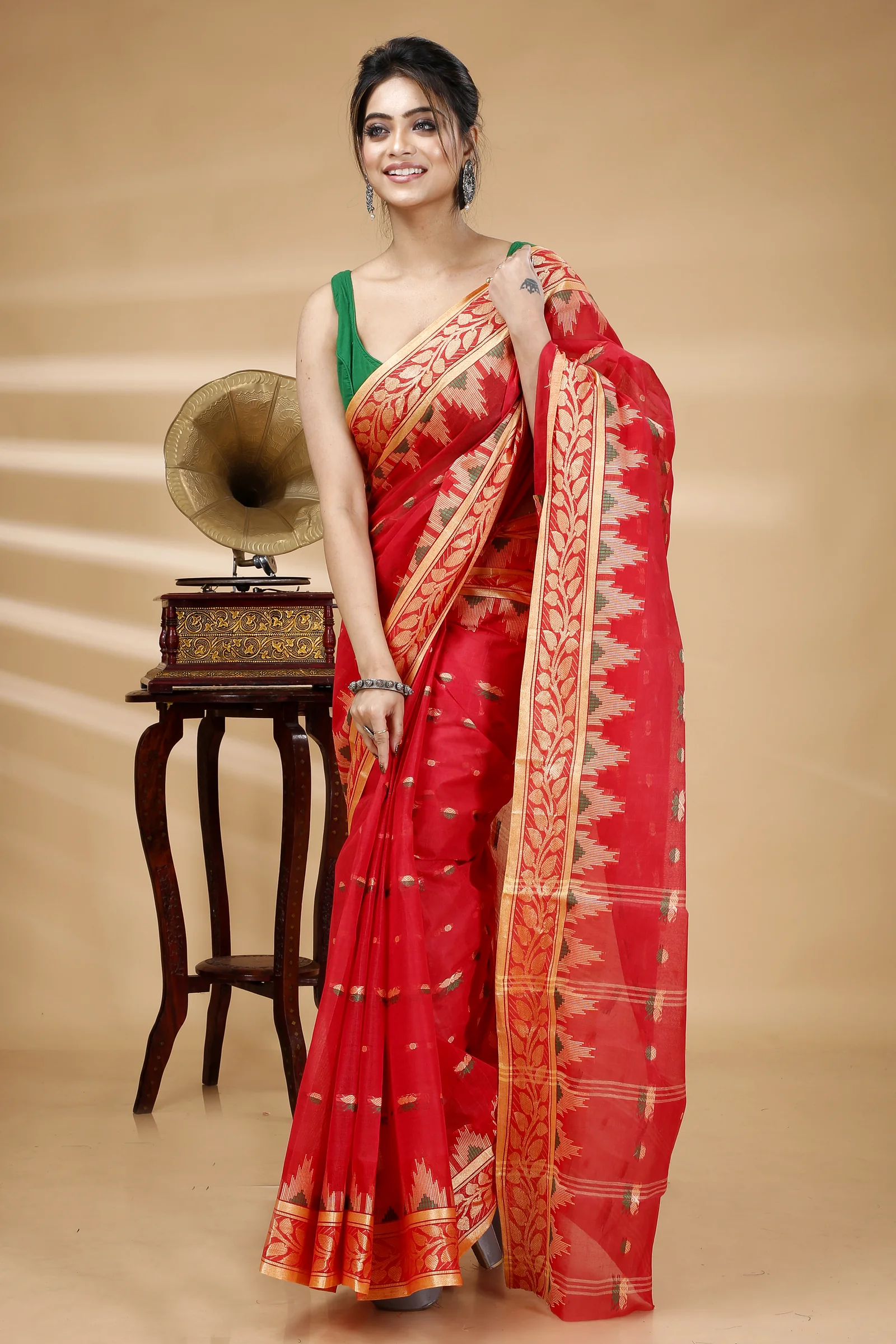 Red Pure Cotton Gunjan Tant Saree (932)