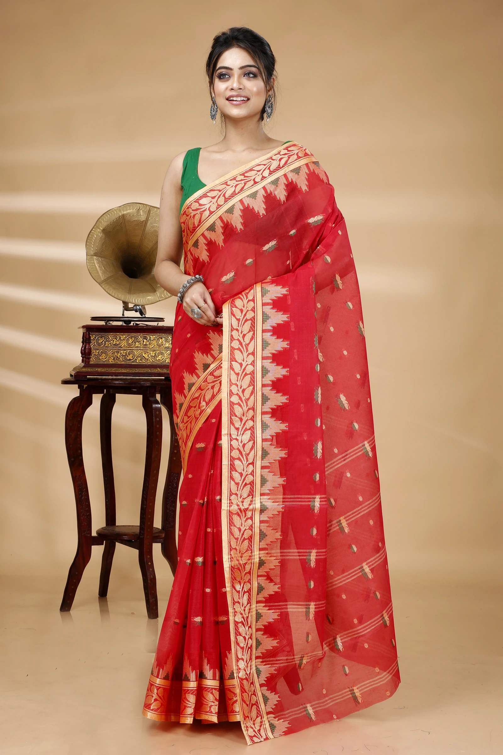Red Pure Cotton Gunjan Tant Saree (932)