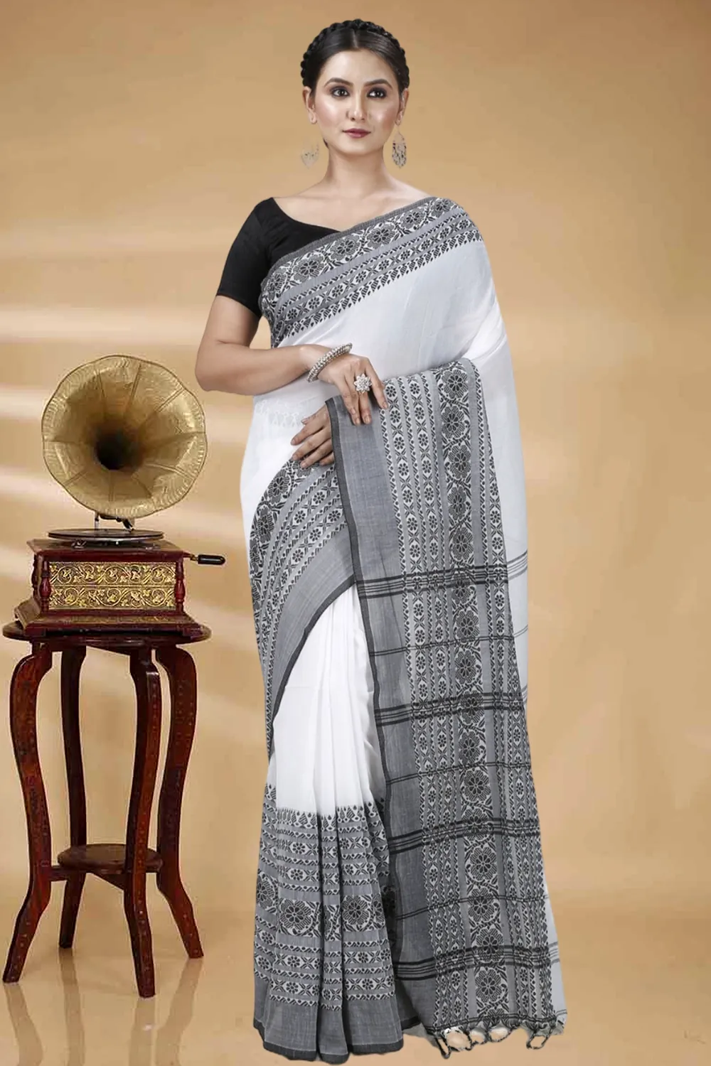 Black White Pure Cotton Begompuri_Hand Hand Loom Saree (1290)