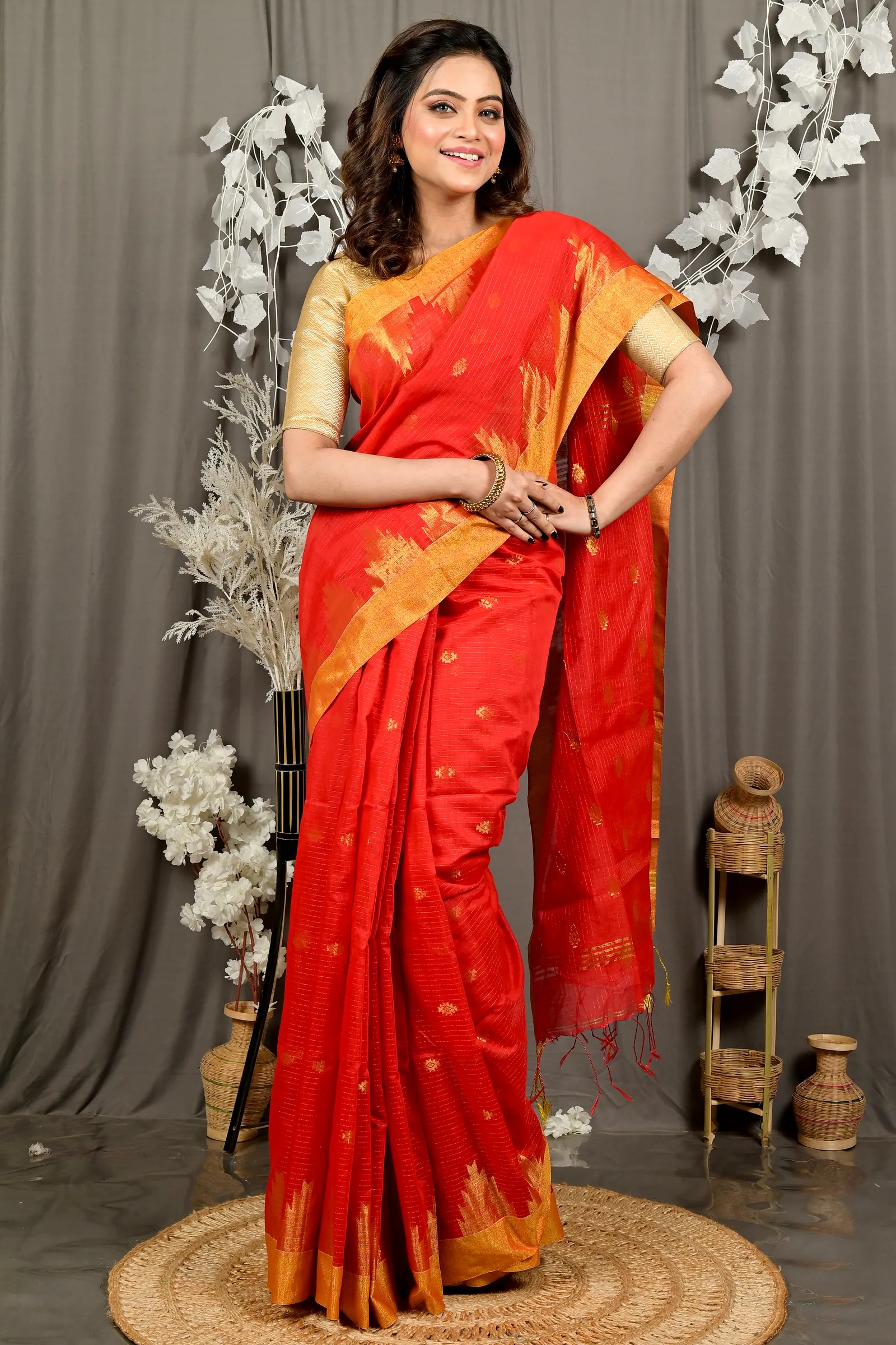Red Cotton Blend Daypi Hand Loom Saree (1891)
