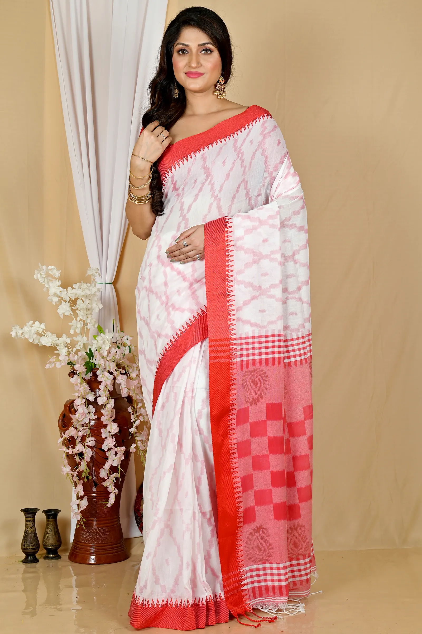 White Red Pure Cotton Seuma Hand Loom Saree (2062)