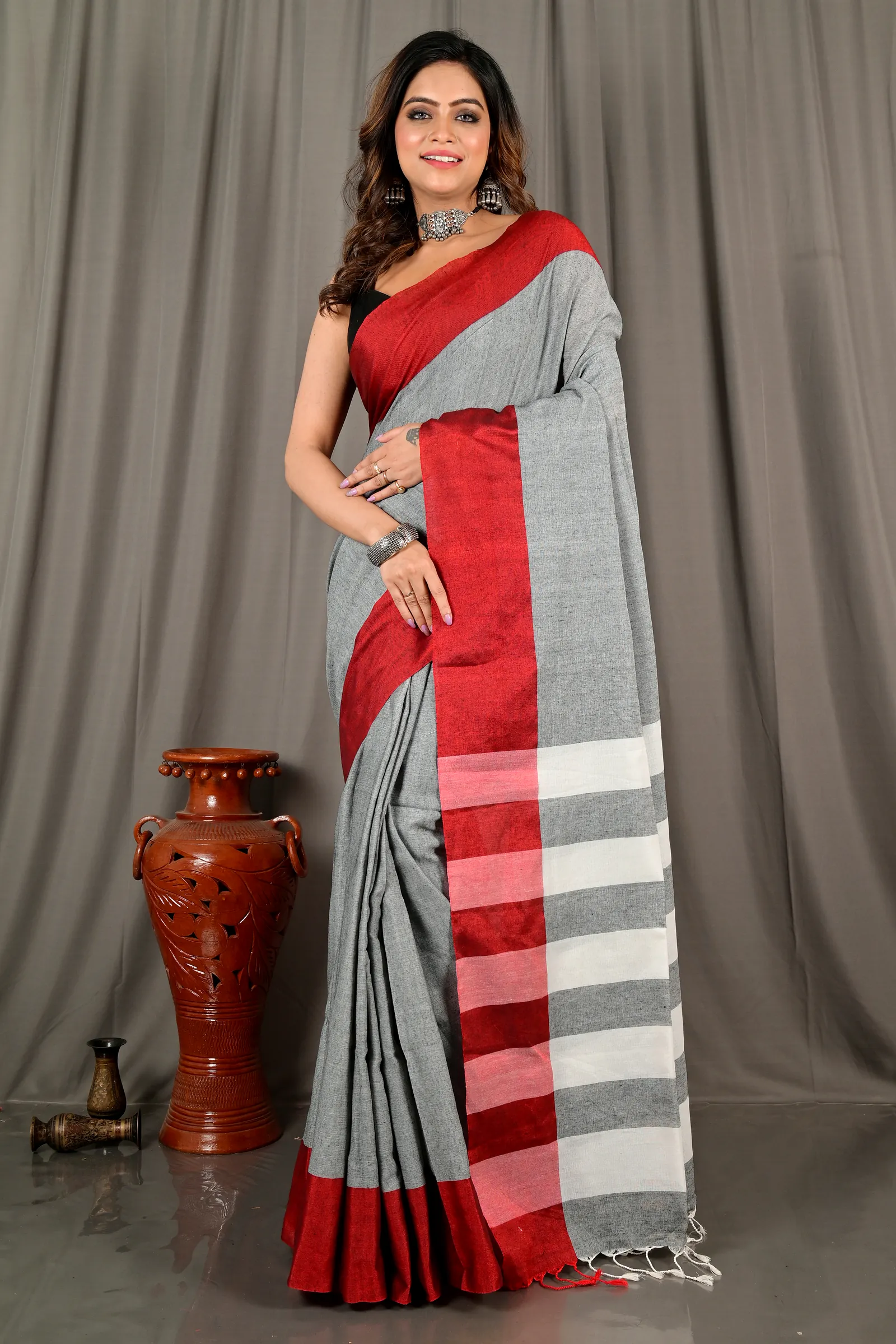 Grey White Pure Cotton Bimti Hand Loom Saree (2092)
