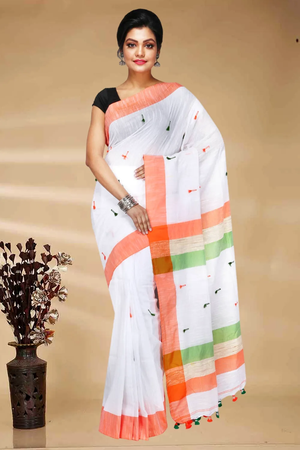 White Pure Cotton Clacial Desigined Hand Loom Saree (2861)