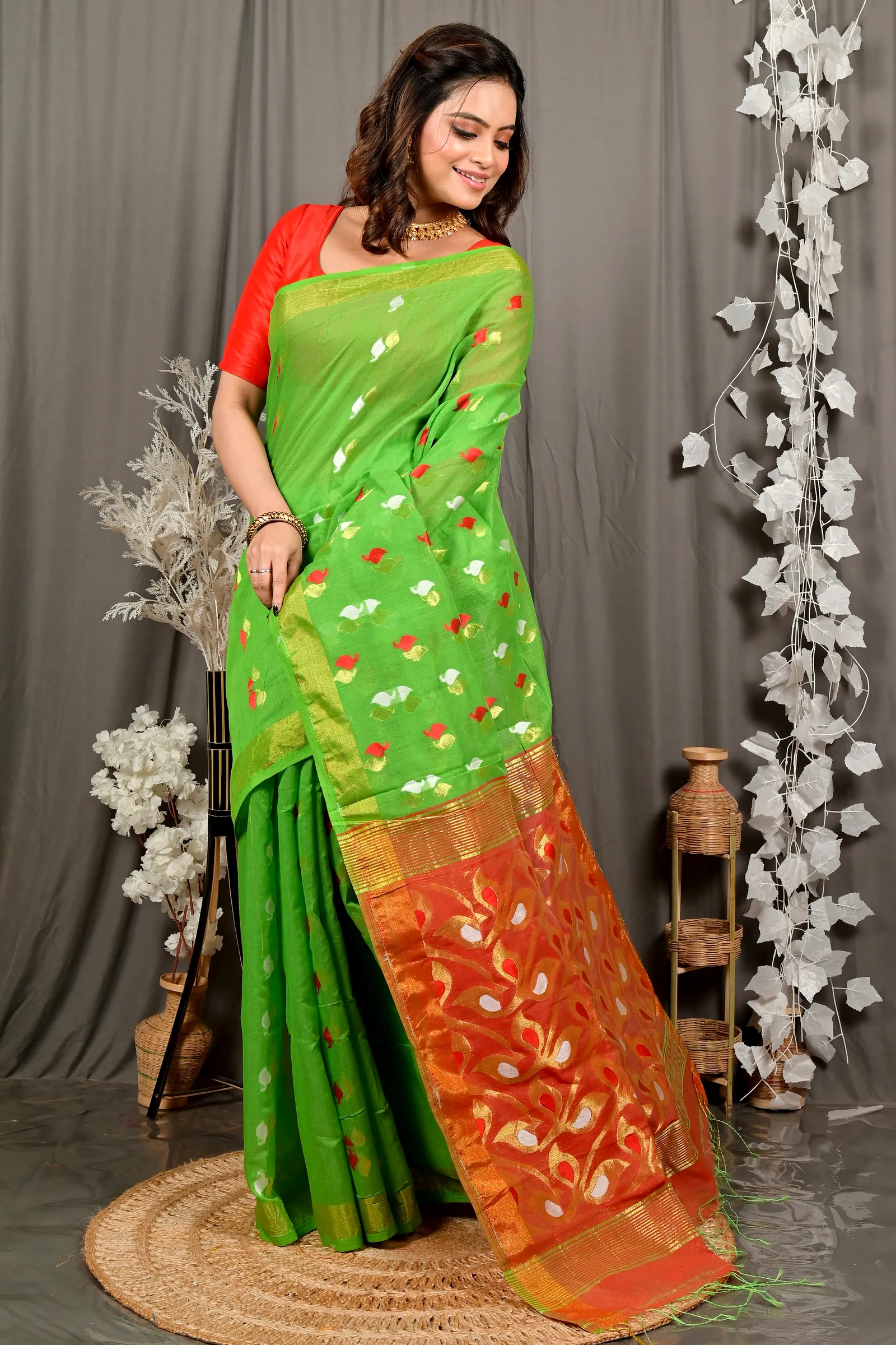 Green Red Cotton Blend Dhrum Hand Loom Saree (2990)