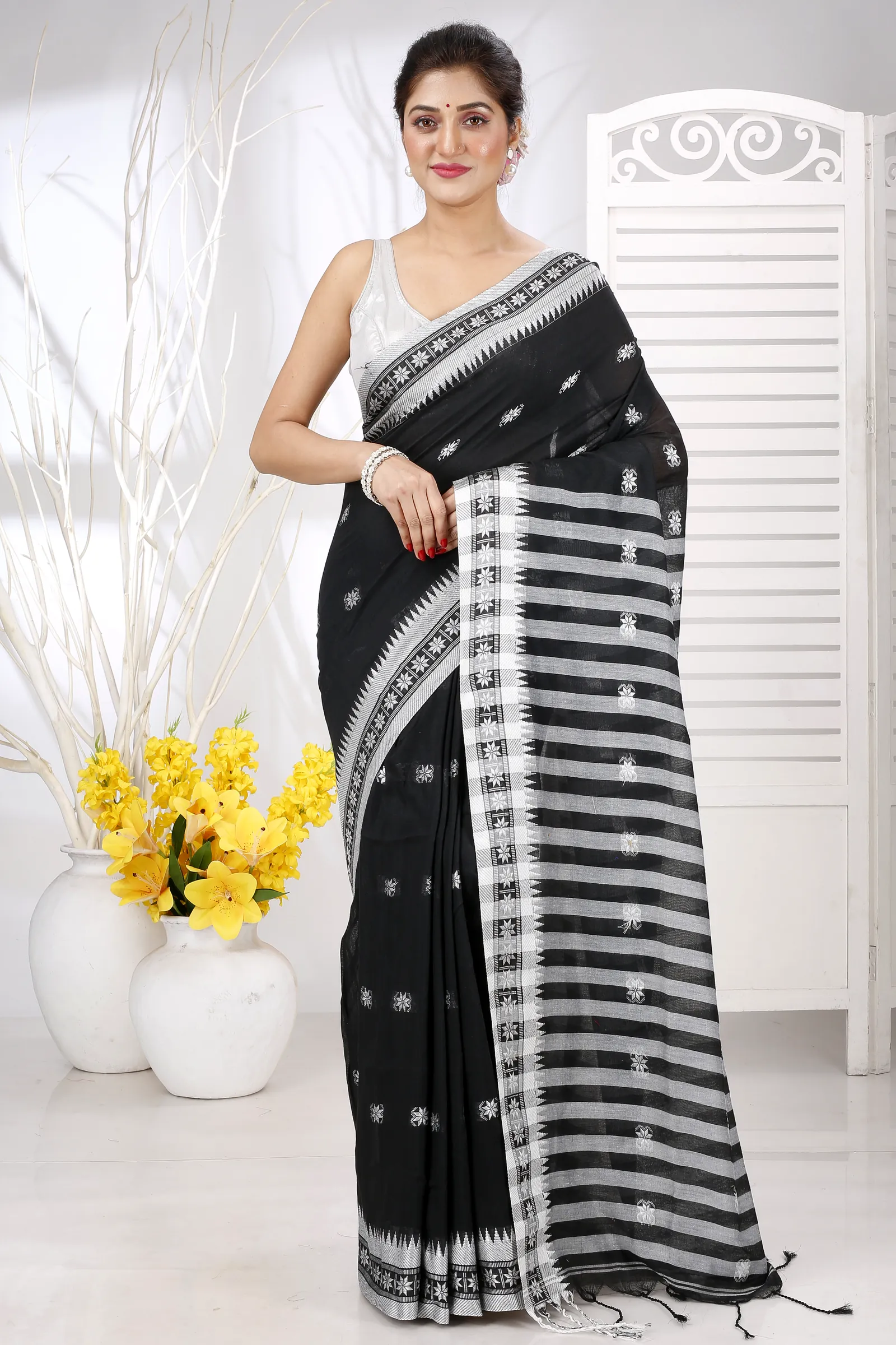 Black Pure Cotton Guti Hand Hand Loom Saree (5248)