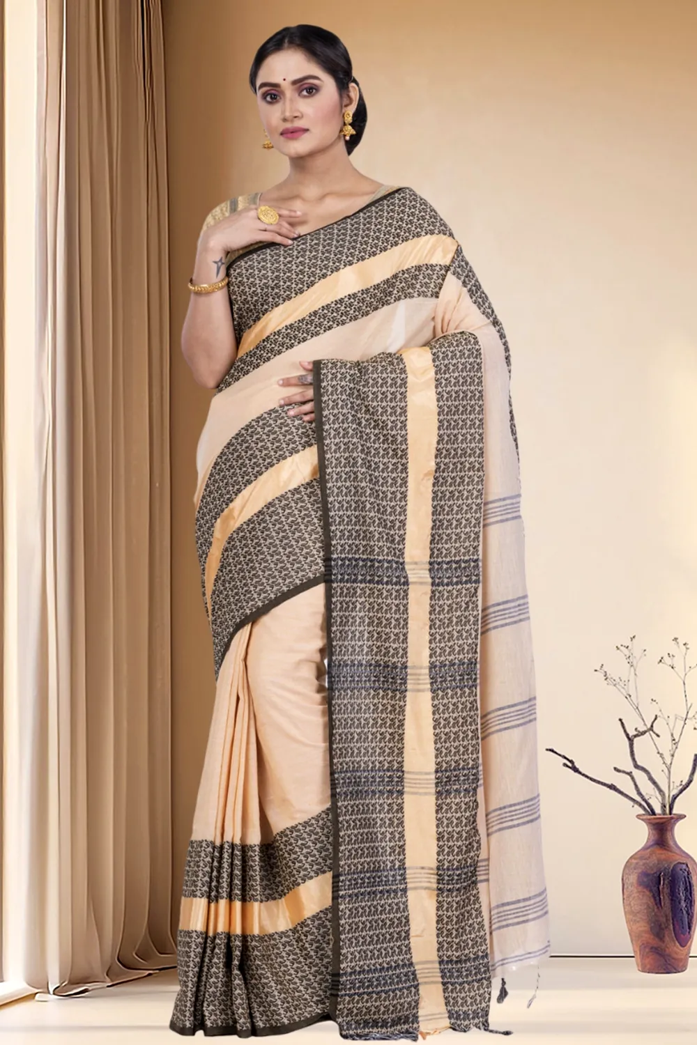 Off-White Pure Cotton Souraovi_Hand Hand Loom Saree (676)